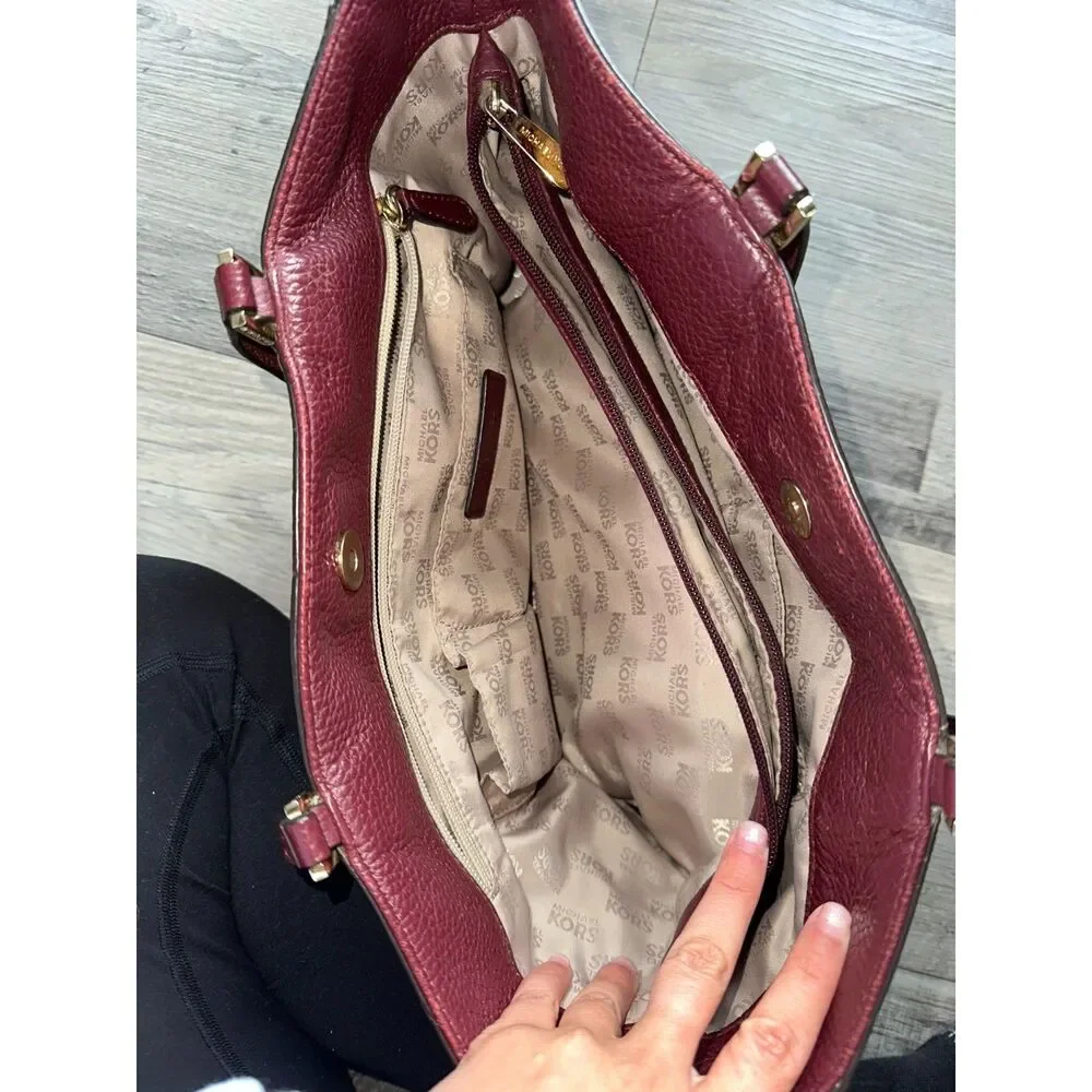 Michael Kors Should Purse with Gold Gains in Excellent Condition
